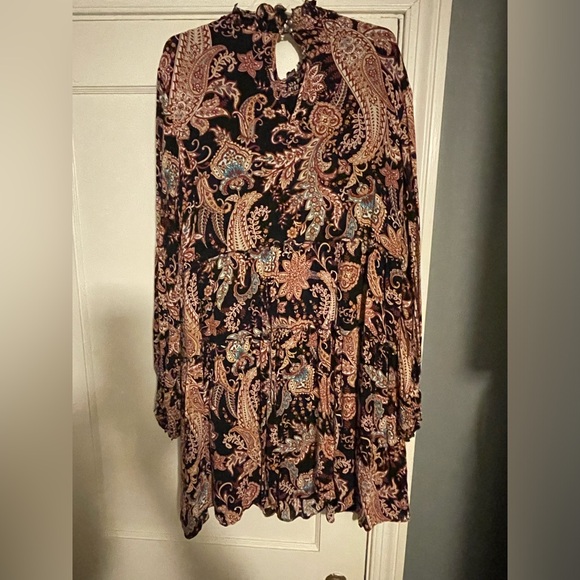 Anthropologie Dresses & Skirts - Anthropologie Long-sleeved Midi Dress Women’s Size Large - Paisley design